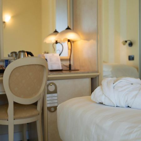 Hotel London Viareggio Exterior photo
