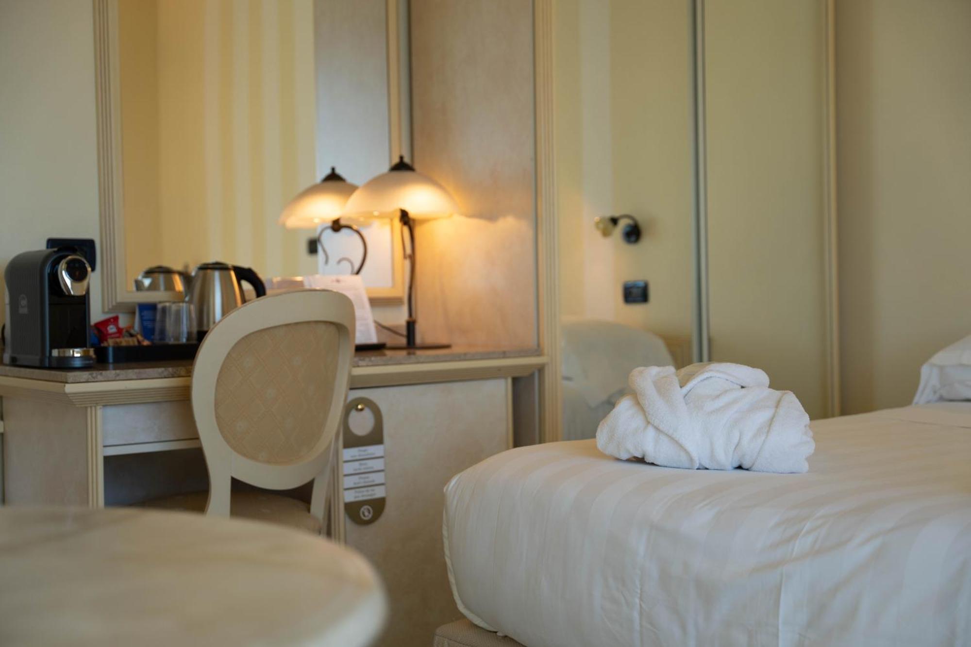 Hotel London Viareggio Exterior photo