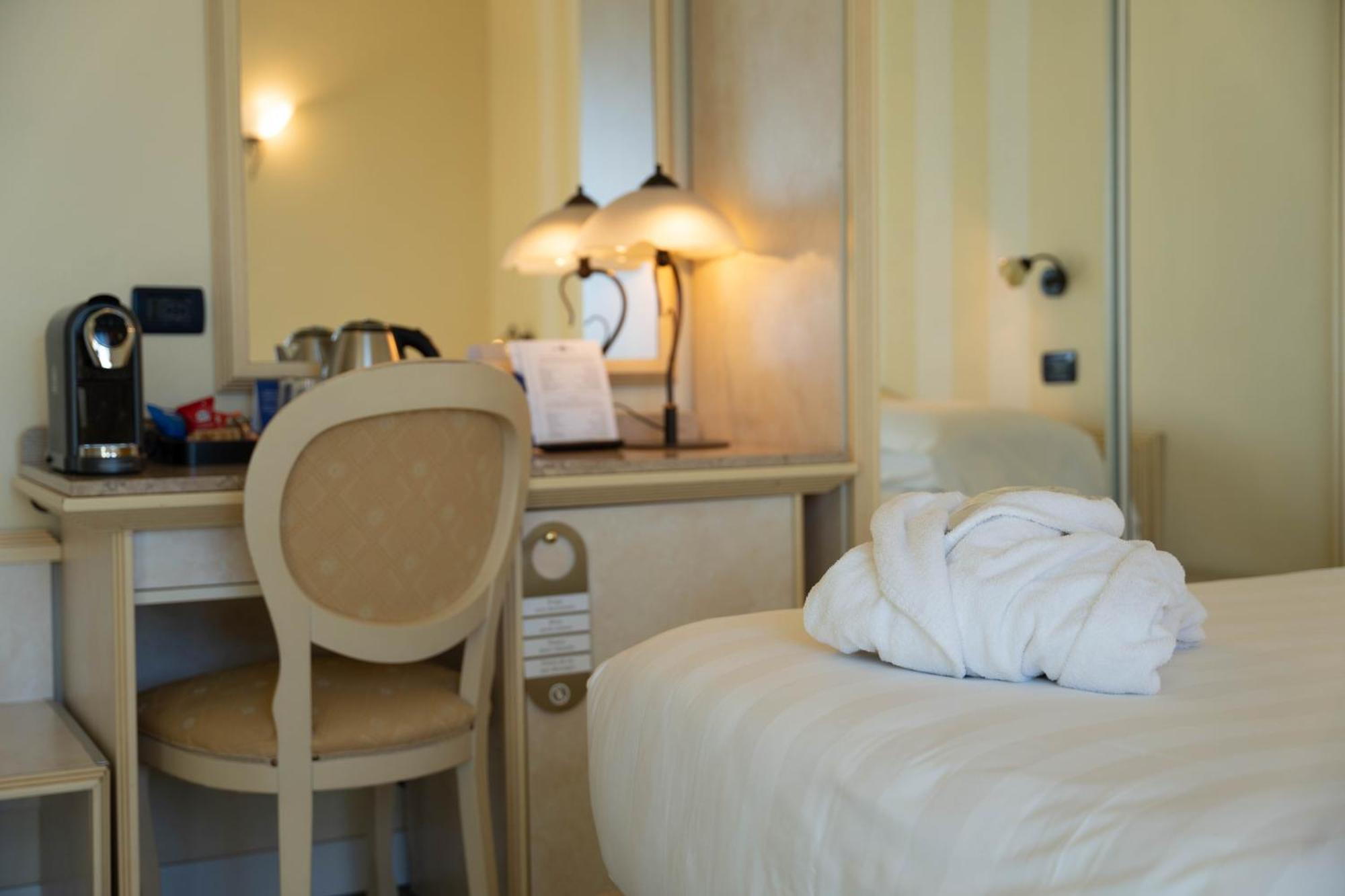 Hotel London Viareggio Exterior photo