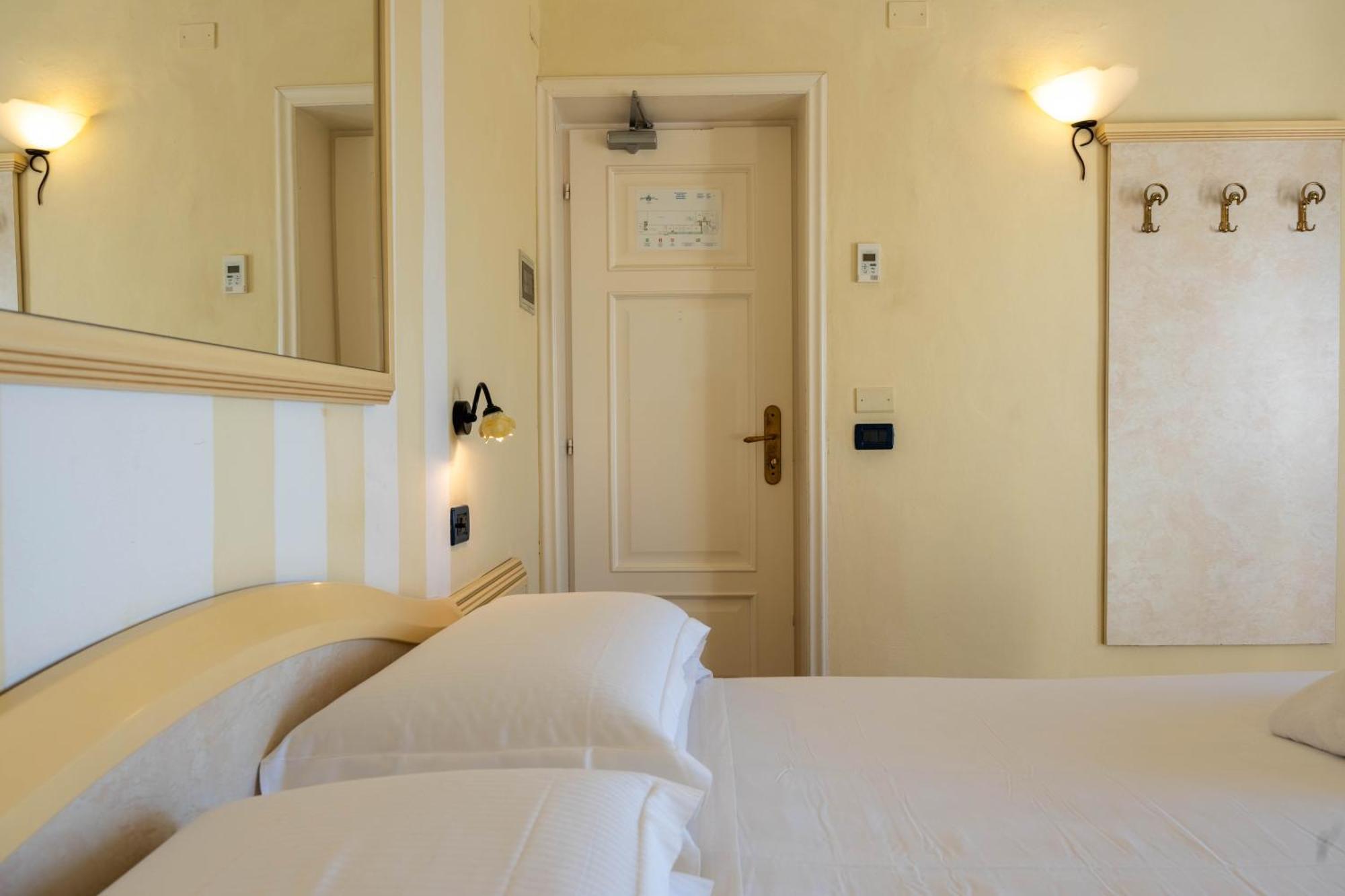 Hotel London Viareggio Exterior photo