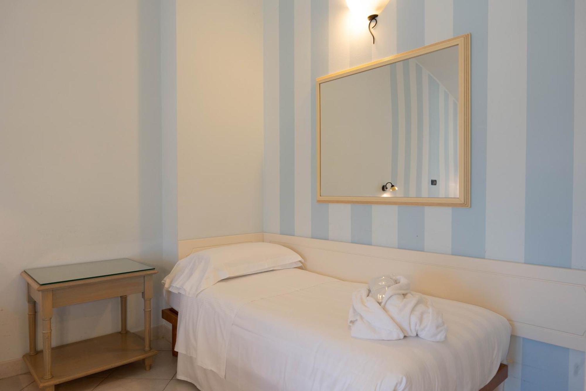 Hotel London Viareggio Exterior photo