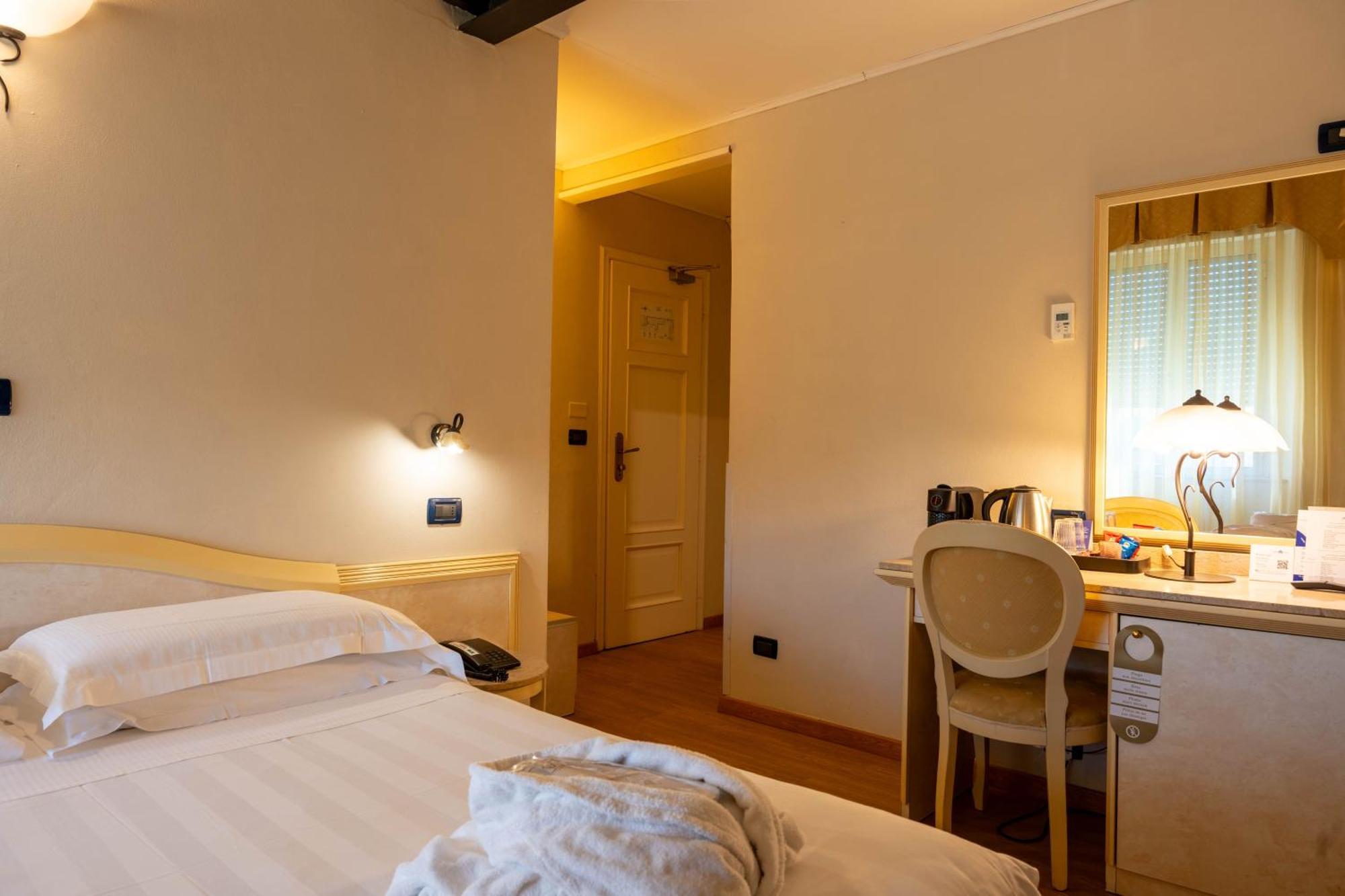 Hotel London Viareggio Exterior photo
