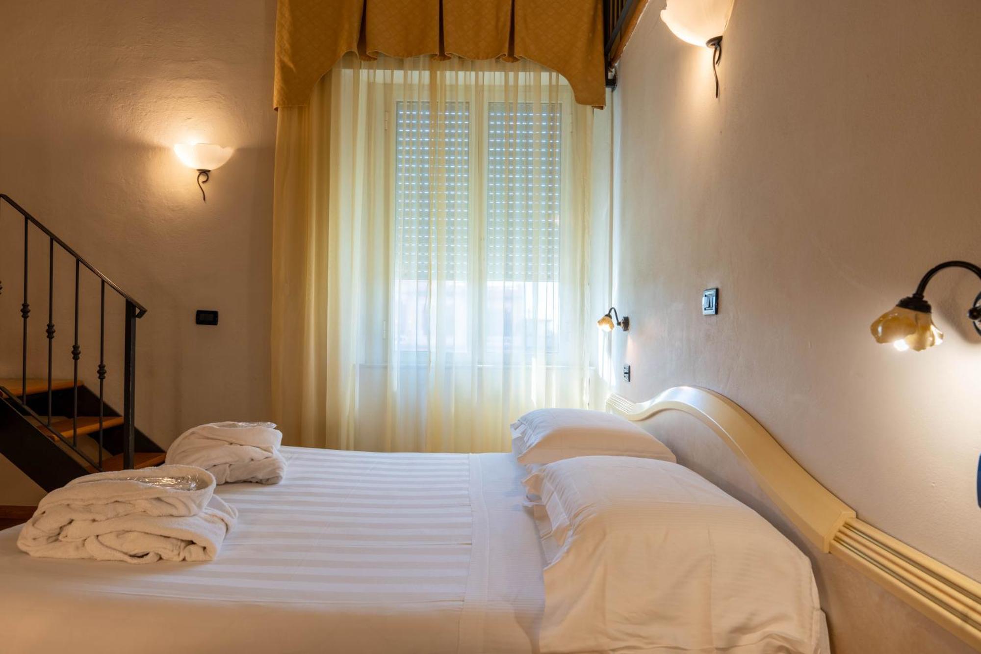 Hotel London Viareggio Exterior photo