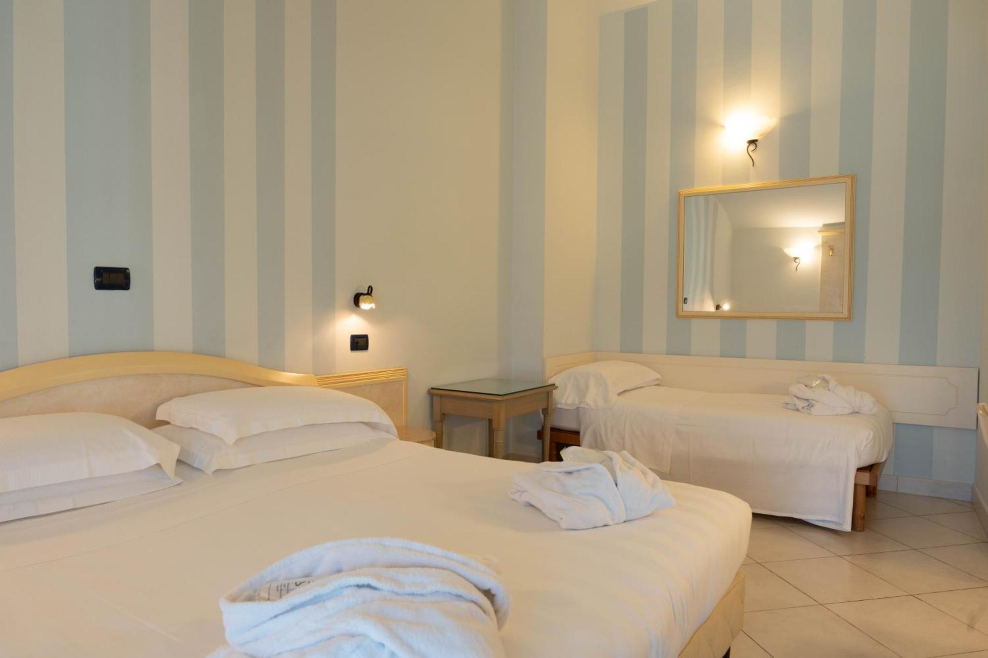 Hotel London Viareggio Exterior photo