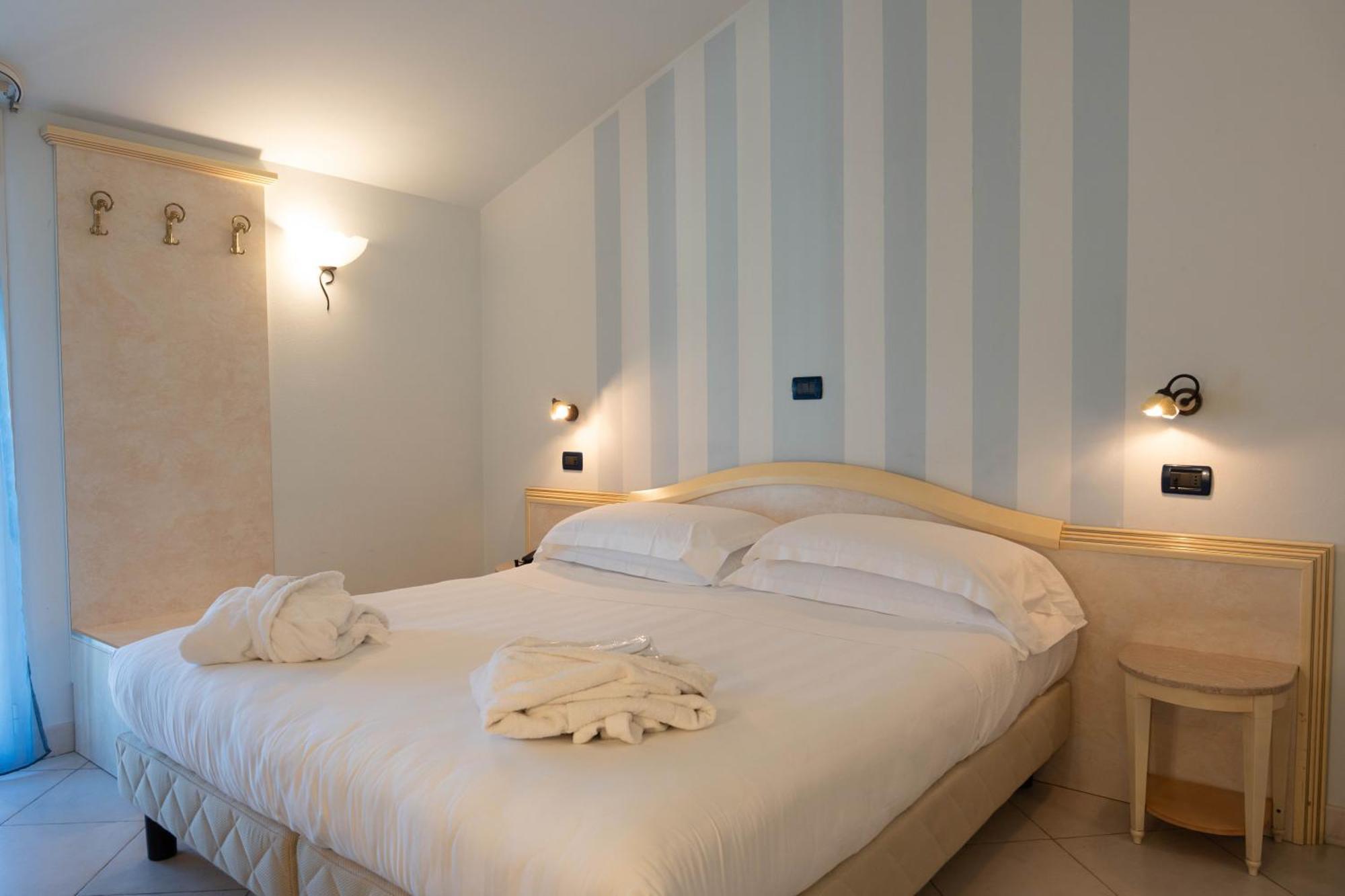 Hotel London Viareggio Exterior photo