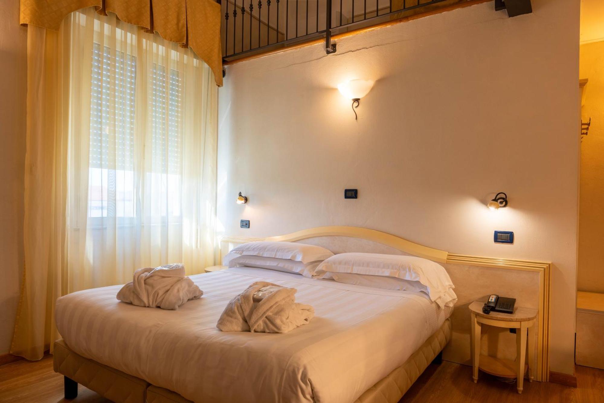 Hotel London Viareggio Exterior photo