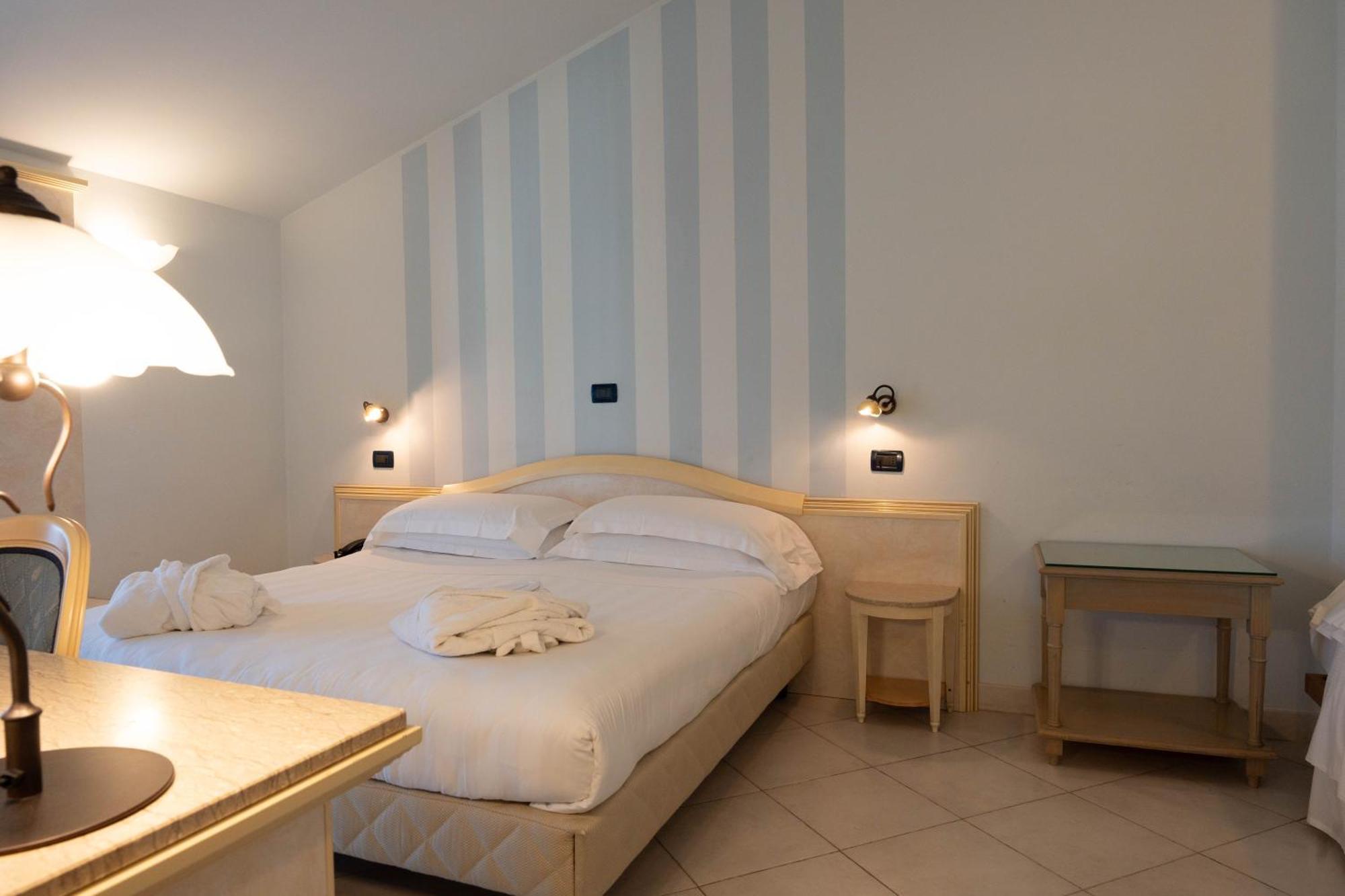 Hotel London Viareggio Exterior photo