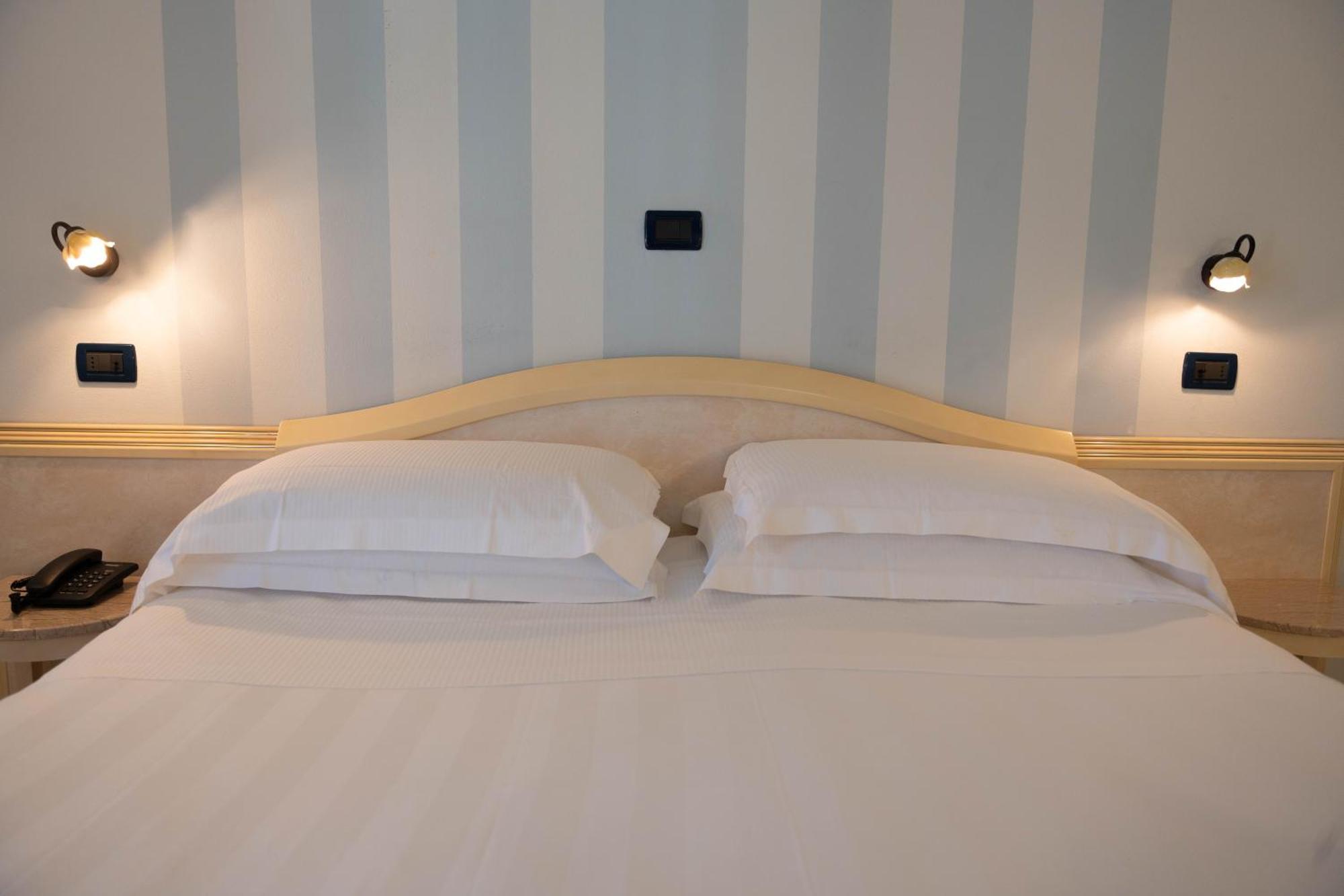 Hotel London Viareggio Exterior photo