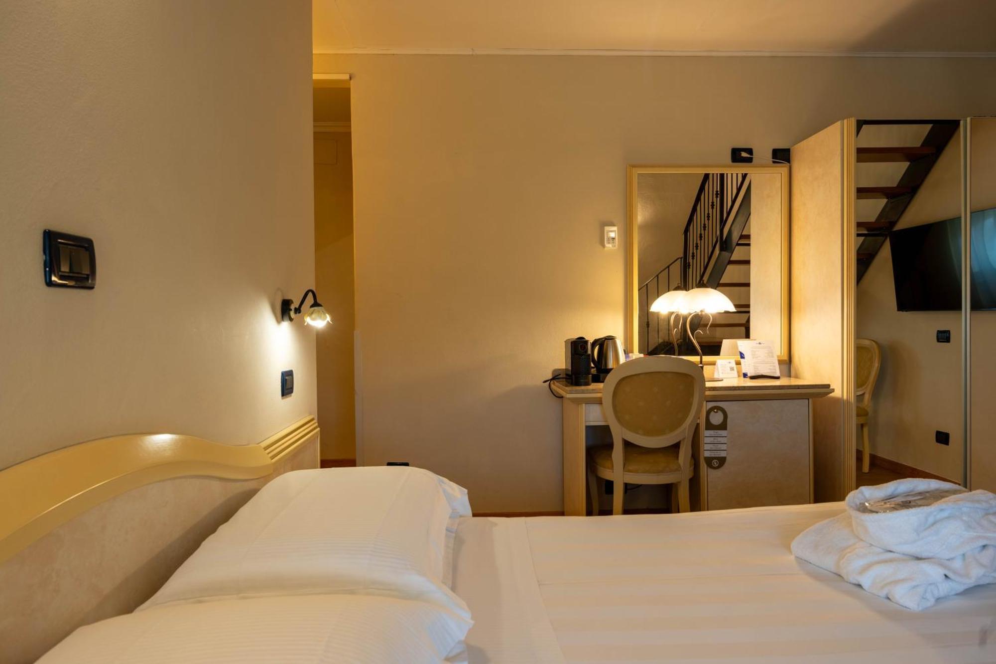 Hotel London Viareggio Exterior photo