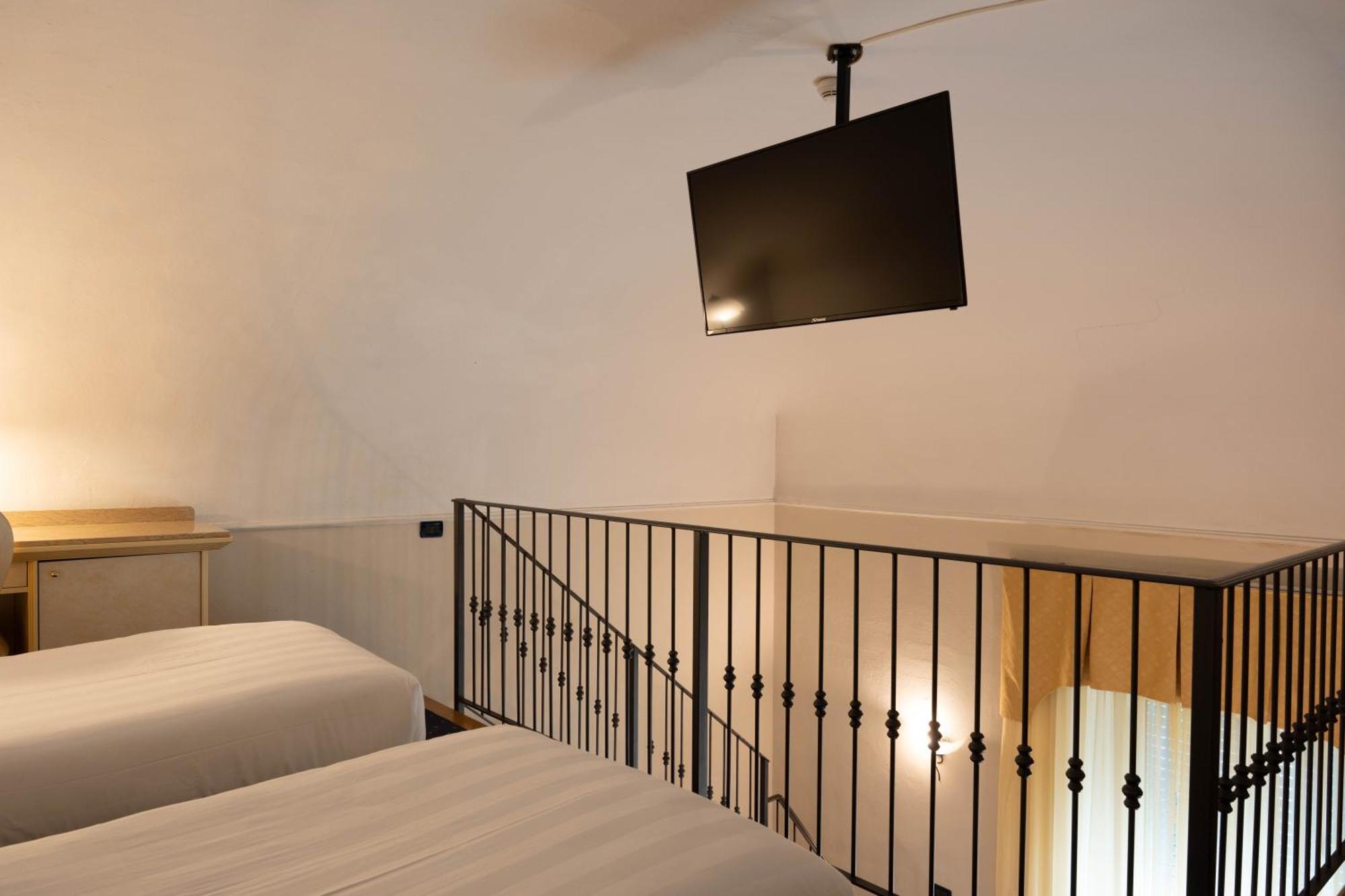 Hotel London Viareggio Exterior photo