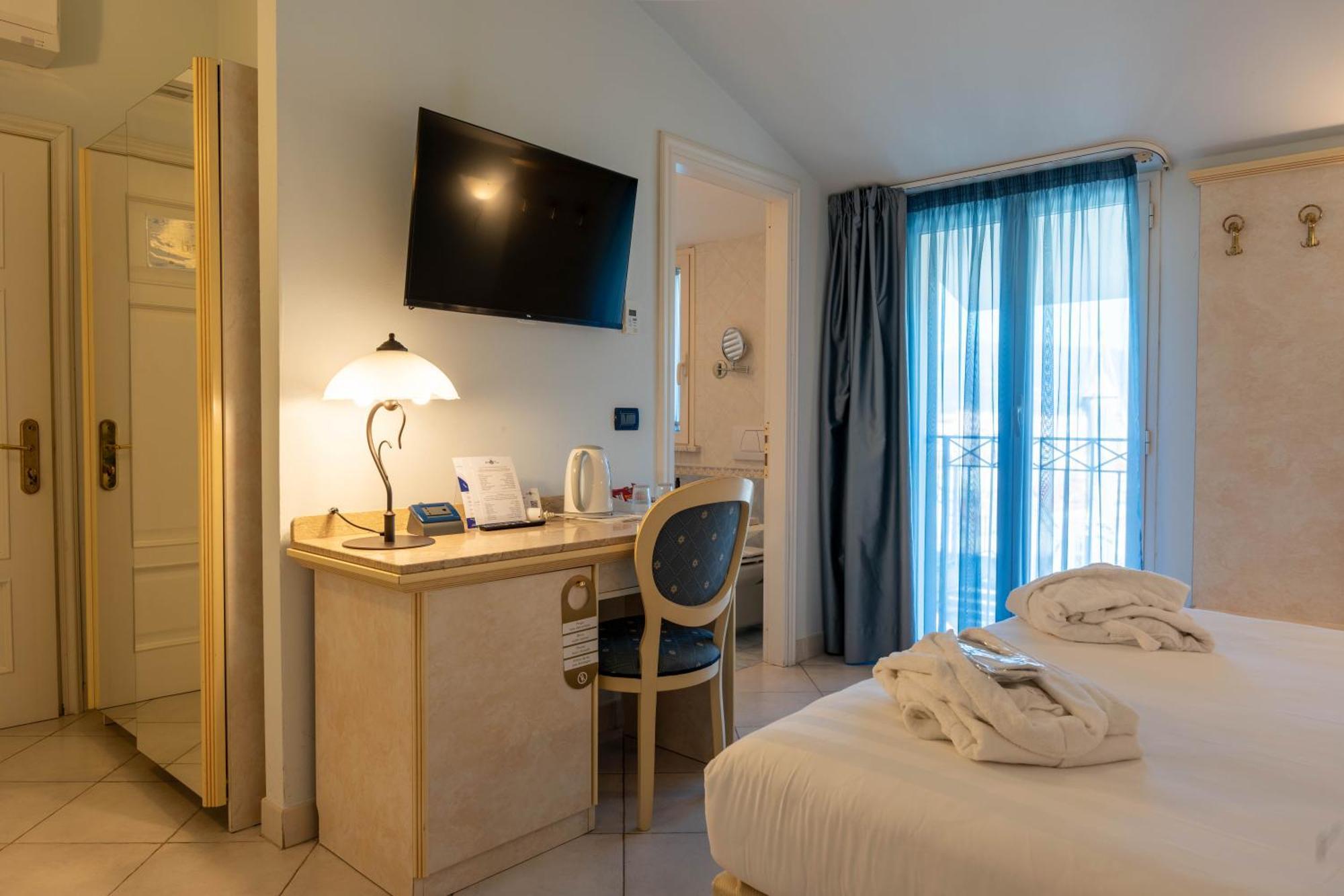 Hotel London Viareggio Exterior photo